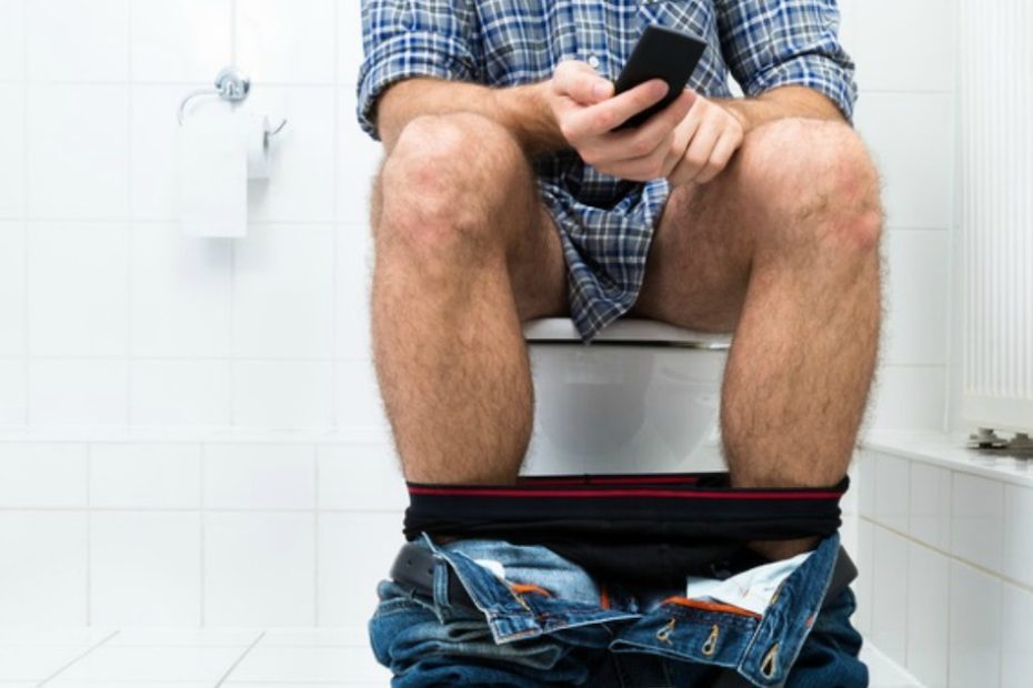 Dear Men: You'Re In The Bathroom Too Long, And It'S Bad For Your A**Hole